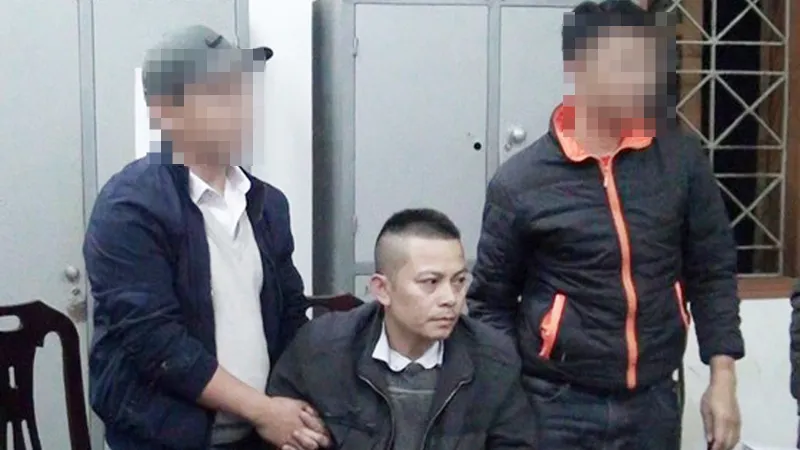 Bắt 2 đối tượng mua bán 5 bánh heroin