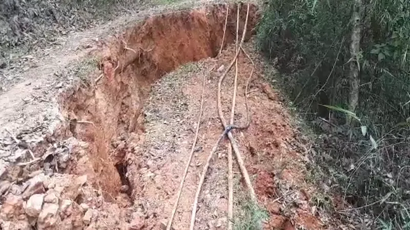 Nghệ An ban hành lệnh khẩn cấp vì sạt lở núi