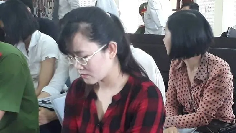 Mở lại phiên tòa xét xử “hot girl ngân hàng” lừa đảo hơn 50 tỷ đồng