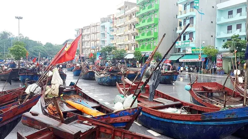 Người dân miền Trung hối hả “đón” bão số 3