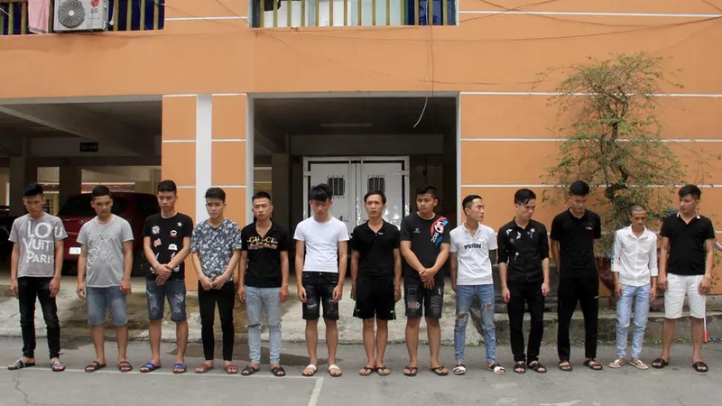 13 đối tượng đang bị tạm giữ tại Công an TP Vinh