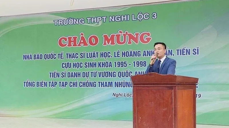 Xác minh thông tin một “nhà báo quốc tế” về thăm trường cũ