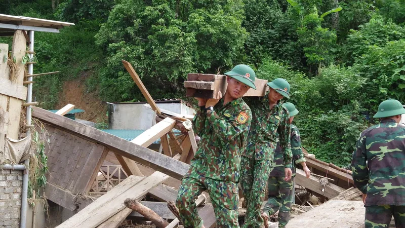 Nhiều tỉnh thành đang khắc phục hậu quả do mưa lũ gây ra