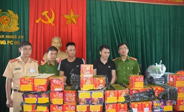 Bắt vụ vận chuyển 126kg pháo nổ