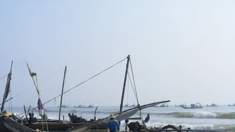 Ra biển đánh bắt cá, con tử vong, cha mất tích
