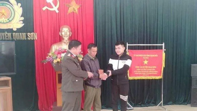 Chiến sĩ công an trả lại gần 50 triệu đồng cho người đánh rơi