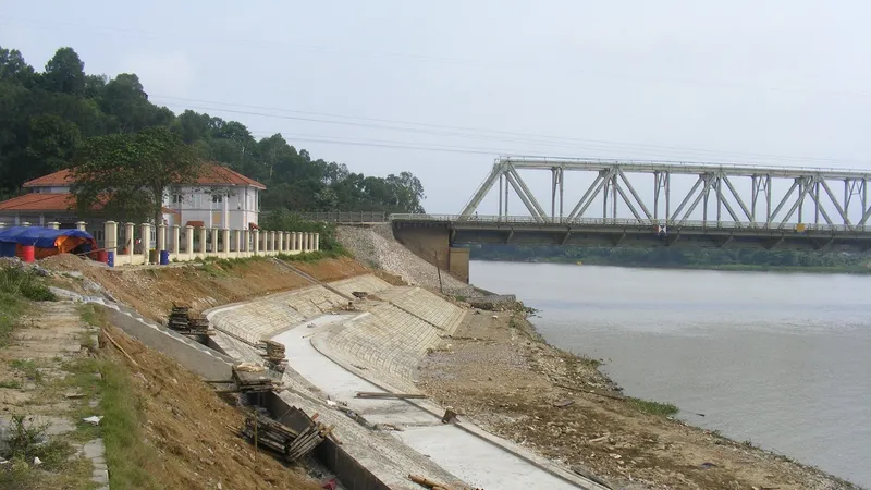 Điều chỉnh xử lý sạt lở đê sông Mã