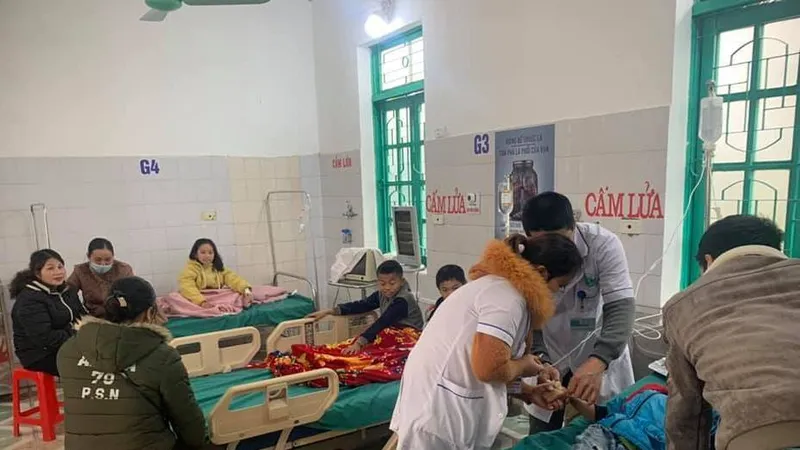 7 học sinh phải cấp cứu, nghi ngộ độc thực phẩm