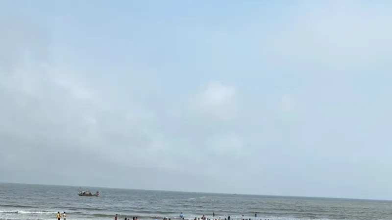 Bãi biển nơi xảy ra sự việc. Ảnh: N.T.