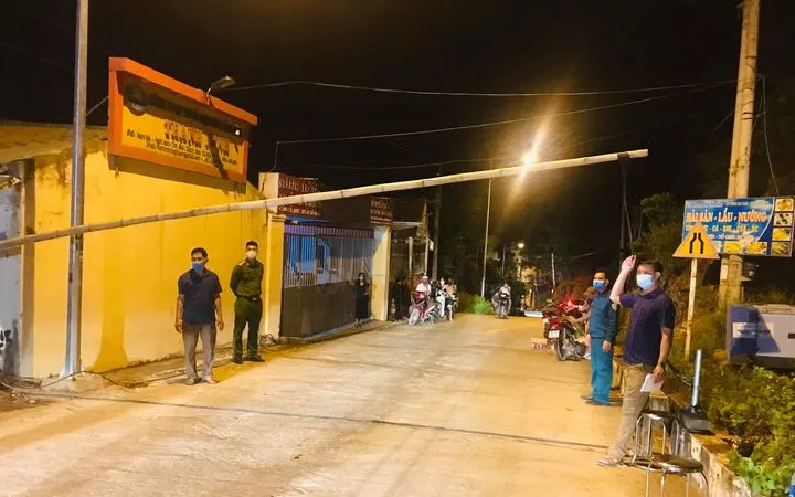 Thanh Hóa dừng nhiều hoạt động ngoài trời, truy vết người liên quan ca mắc Covid-19 mới