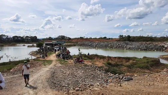 Quảng Trị: Trượt chân xuống hồ nước gần nhà, 3 học sinh tử vong