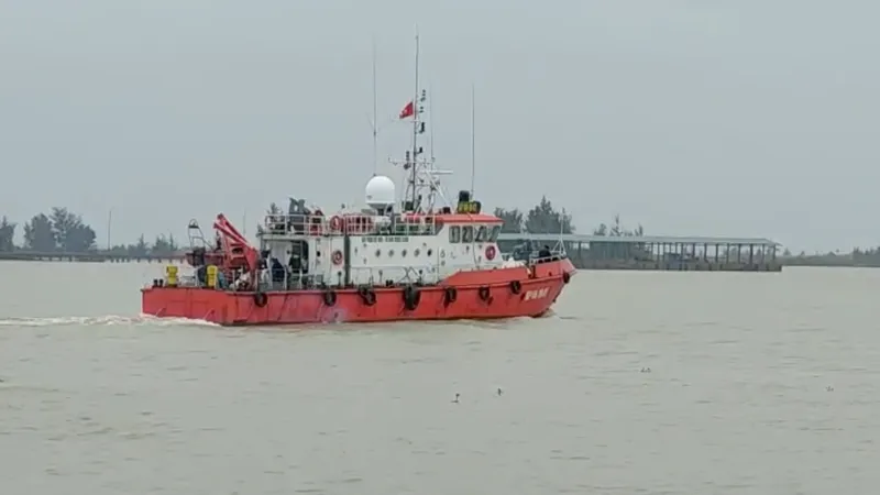 Sau 9 ngày vẫn chưa tìm thấy 5 ngư dân Nghệ An mất tích trên biển