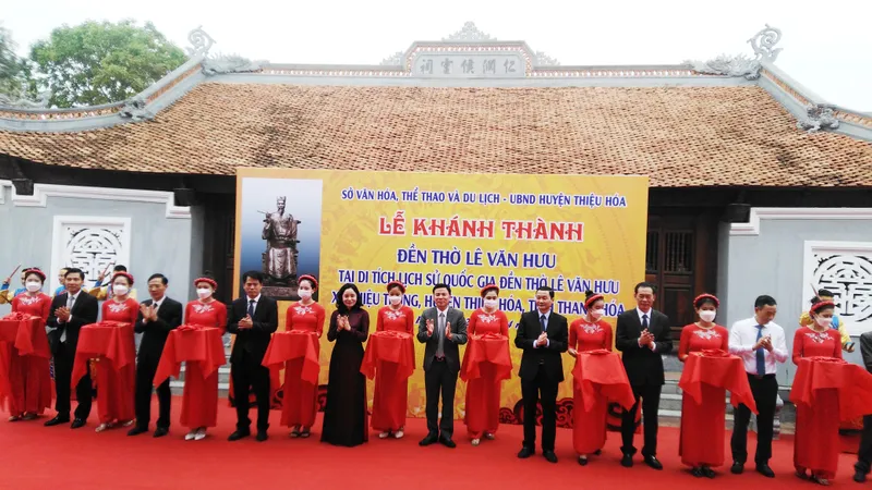 Lãnh đạo tỉnh Thanh Hóa và Bộ VH-TT-DL cắt băng khánh thành Đền thờ Lê Văn Hưu