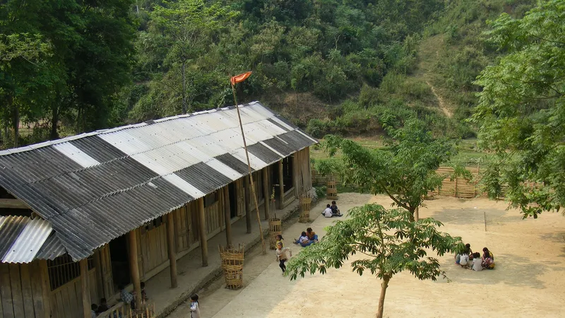 Nghệ An: Khởi tố nguyên giáo viên lừa đảo chiếm đoạt tài sản