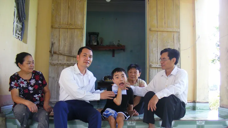 Báo Sài Gòn Giải Phóng trao quà cho người phụ nữ cơ cực tại Thanh Hóa