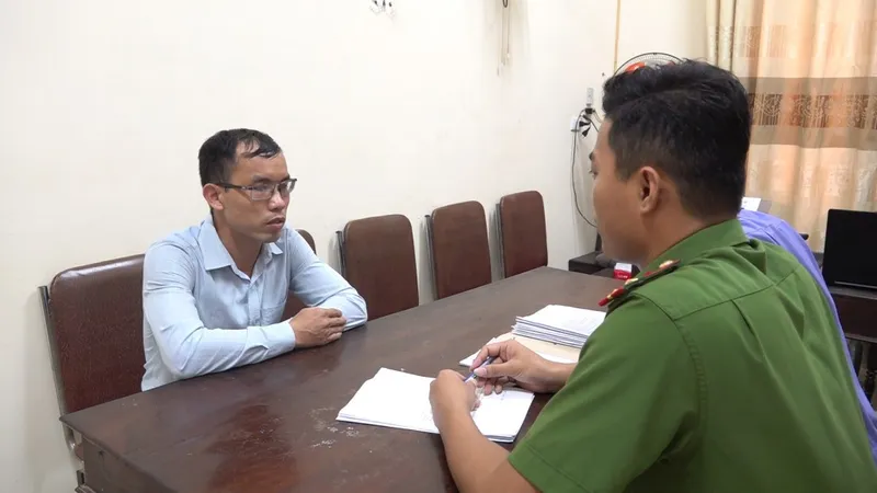 Nghệ An: Khởi tố tài xế ô tô lạng lách, đánh võng trên quốc lộ