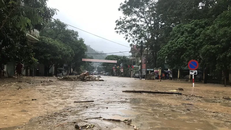 Lũ quét kinh hoàng qua Kỳ Sơn (Nghệ An) gây thiệt hại nặng, 1 cháu bé bị cuốn tử vong