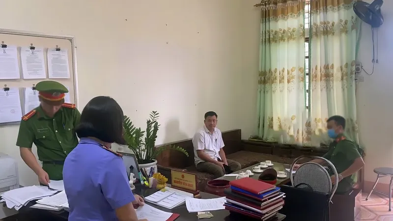 Nghệ An: Khởi tố chủ tịch và nguyên chủ tịch xã lập khống hồ sơ xây dựng