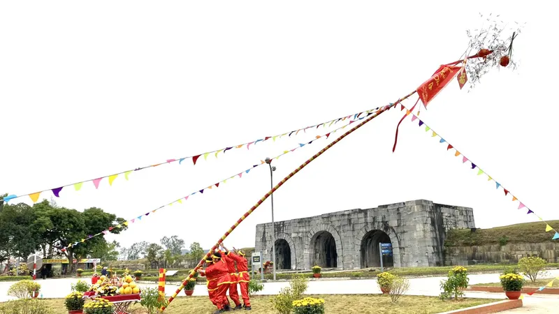 Thanh Hóa: Lần đầu tiên tái hiện Lễ thượng nêu ngày tết tại Thành Nhà Hồ