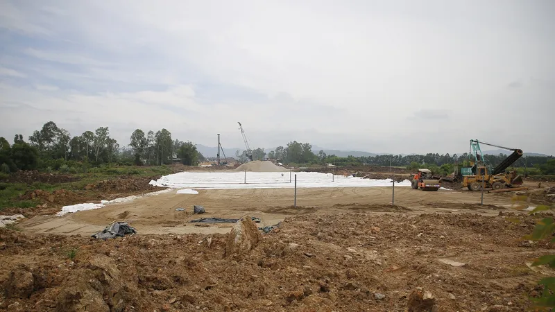 Cao tốc Diễn Châu - Bãi Vọt có đoạn thi công còn "cầm chừng"