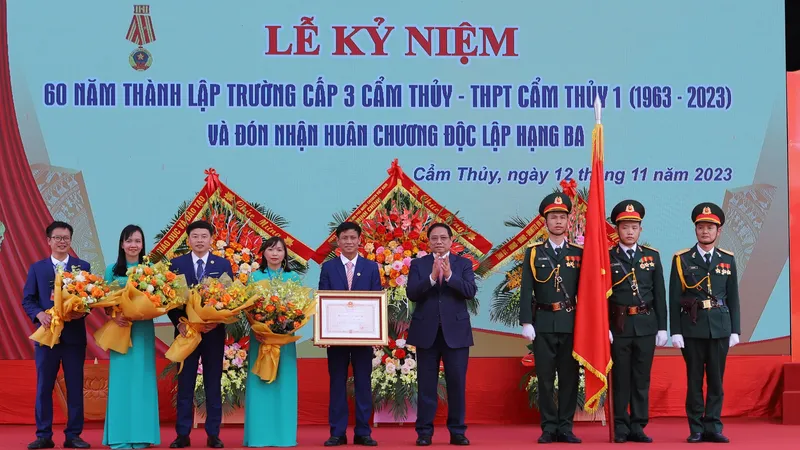 Thủ tướng Phạm Minh Chính dự lễ kỷ niệm 60 năm thành lập Trường THPT Cẩm Thủy 1