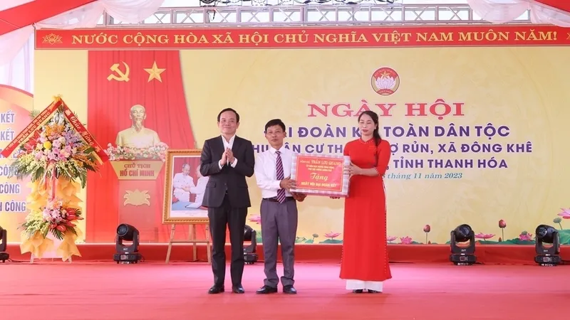 Phó Thủ tướng Trần Lưu Quang dự Ngày hội Đại đoàn kết toàn dân tộc tại Thanh Hóa