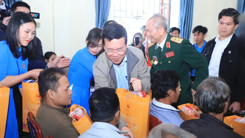 Chủ tịch nước Võ Văn Thưởng chung vui “Tết nhân ái” Xuân Giáp Thìn tại xã biên giới ở Nghệ An