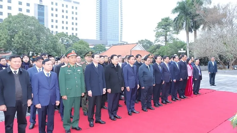 Thủ tướng Phạm Minh Chính dâng hoa, dâng hương tưởng niệm Chủ tịch Hồ Chí Minh 