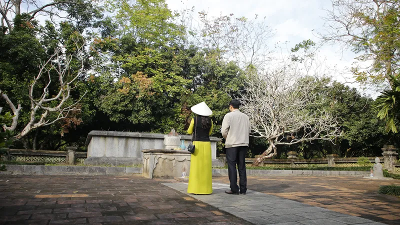 Tết về, chiêm bái mộ cỏ vua Lê Thánh Tông 