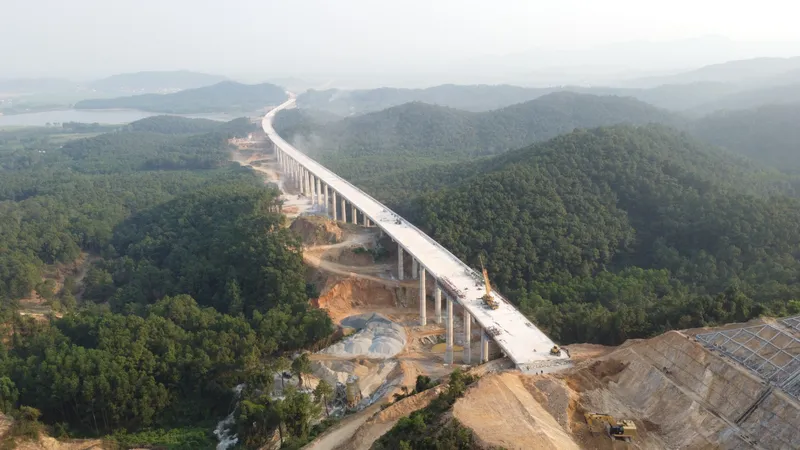 Huy động tổng lực thi công để hoàn thành cao tốc Diễn Châu - Bãi Vọt
