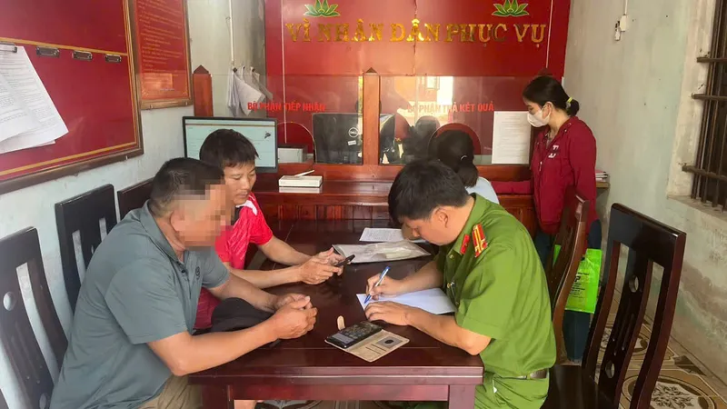 Bị rút tiền trong tài khoản vì nhờ công an rởm cài đặt định danh điện tử