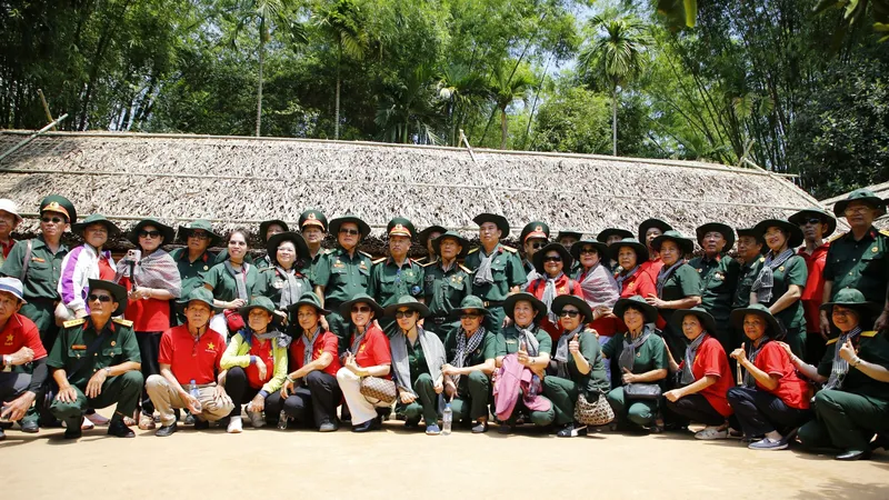 Tháng Năm, trẩy hội Làng Sen 