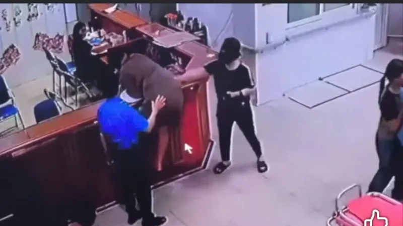 Làm rõ việc nhân viên y tế bị hành hung