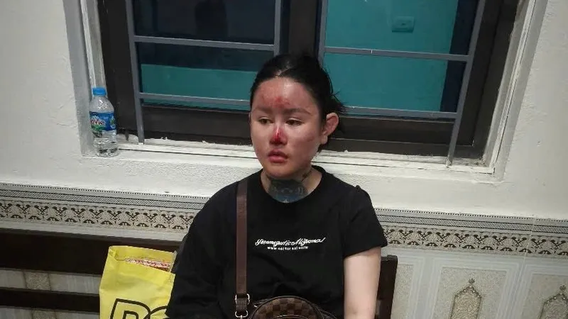 Nguyễn Thị Hoàng Ngân tại cơ quan công an. Ảnh công an cung cấp