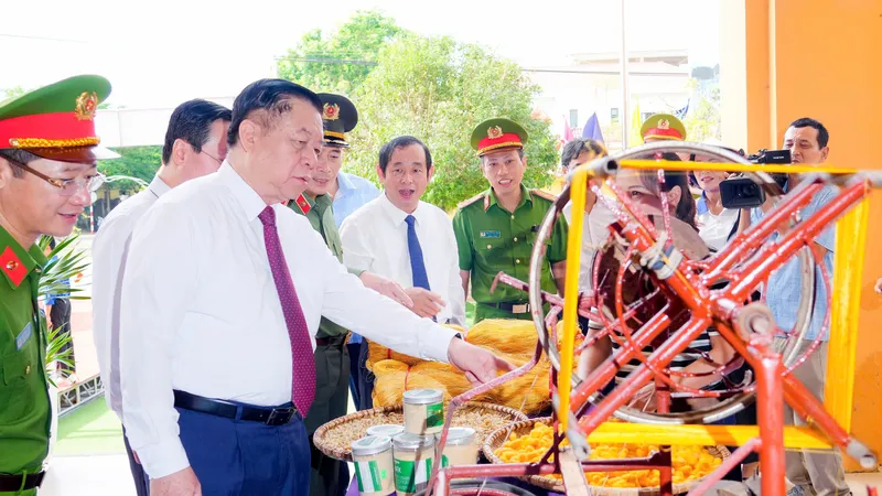 Trưởng Ban Tuyên giáo và Dân vận Trung ương dự Ngày hội toàn dân bảo vệ an ninh Tổ quốc tại Nghệ An 