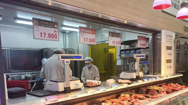 TPHCM: Giá thịt heo tại các siêu thị và chợ đầu mối cùng tăng