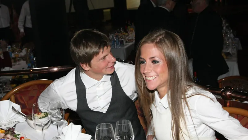 Arshavin và cô vợ cũ Alisa thời còn mặn nồng