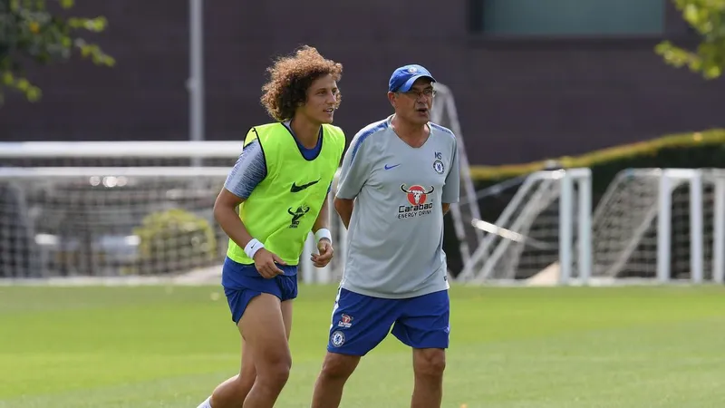 David Luiz và Maurizio Sarri trên sân tập