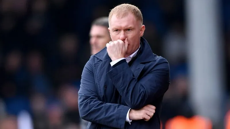 Paul Scholes đã thấm nỗi khổ làm HLV của Mourinho