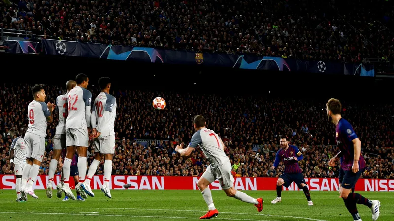 Messi thực hiện cú sút phạt hàng rào thành bàn ngoạn mục
