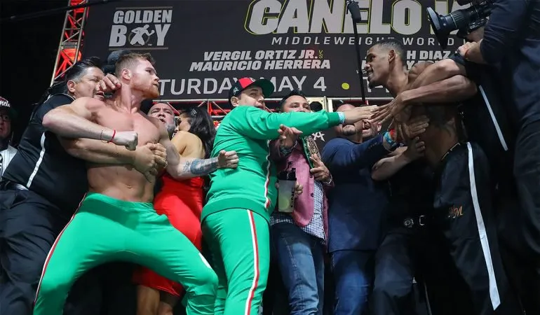 Canelo suýt choảng Jacobs