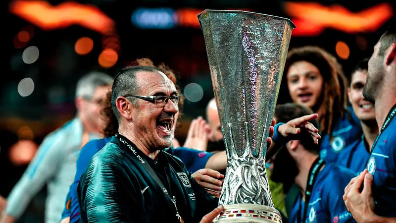 Với ngôi vô địch Europa League, Sarri chợt trở nên có giá
