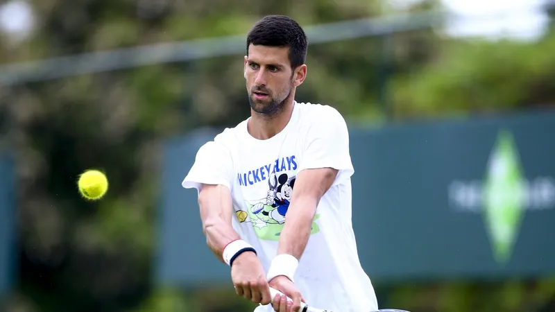 Djokovic tập luyện ở Stoke Park 