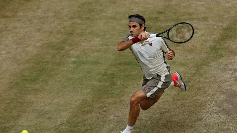 20 năm trước, còn là tân binh, 20 năm sau, Federer đã thành tượng đài Wimbledon