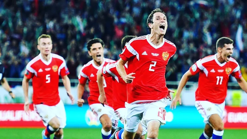 Mario Fernandes ăn mừng sau khi ghi bàn vào lưới Kazakhstan