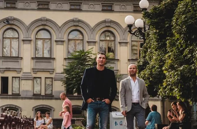 Không chỉ nói suông, Klitschko "em" còn cho mở cửa cơ sở bất động sản tư nhân để hỗ trợ chống dịch Covid-19