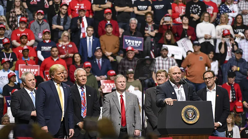 Dana White tham dự buổi diễn thuyết của Tổng thống Donald Trump hồi tháng 2