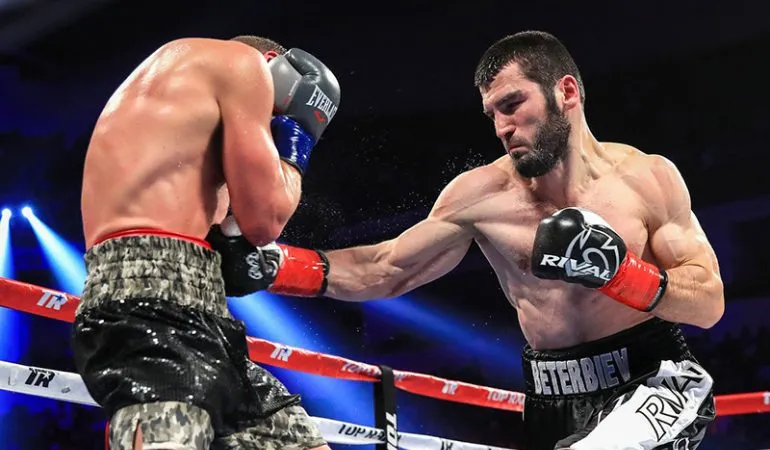 Beterbiev cũng da trắng và để râu quai nón như là Khabib