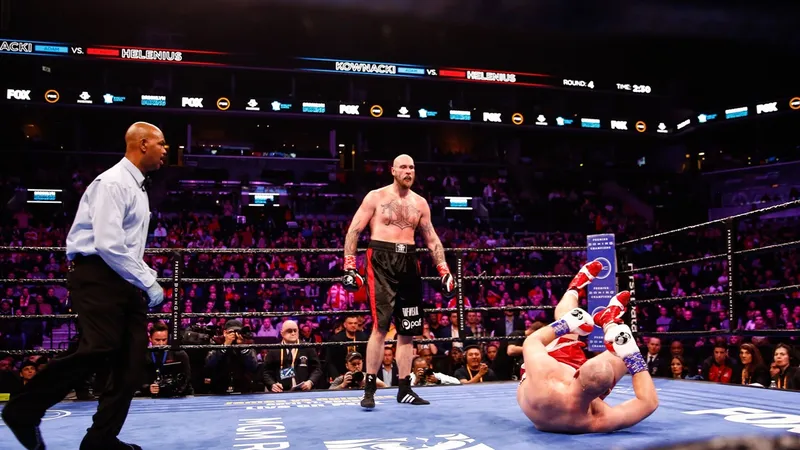 Khoảnh khắc Helenius đấm ngã Kownacki