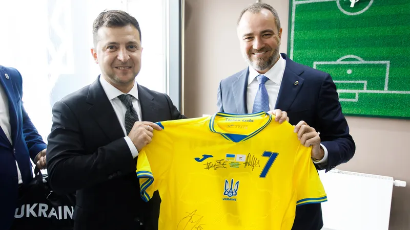 Tổng thống Zelensky và Chủ tịch LĐBĐ Ukraine